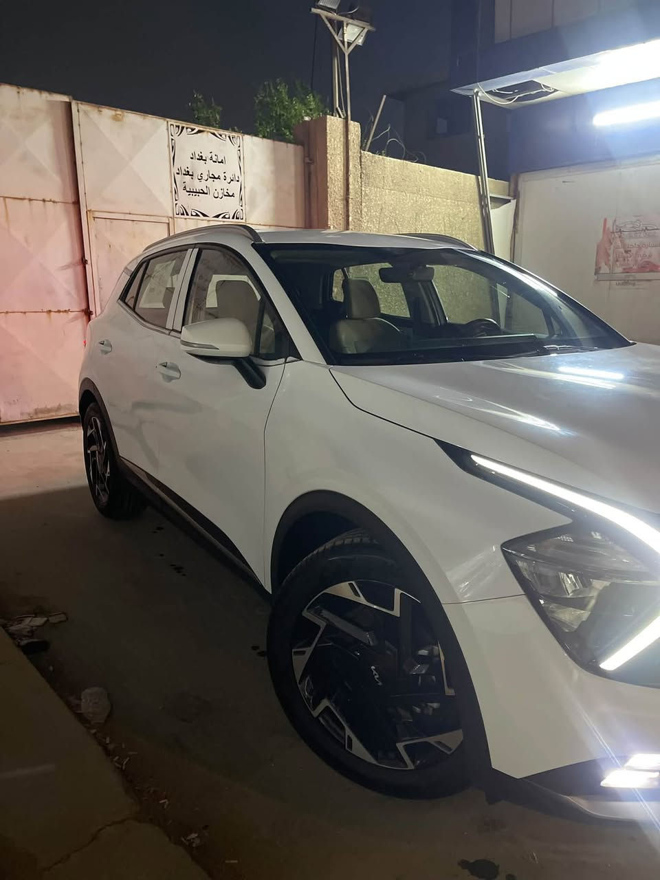 سبورتج 2025 خليجيه سياره جديده 
رقم بغداد تحويل ثاني يوم 
فول من عده الفتحه 
ماشيه 16الف 
سياره بيهه باب الوره الصدر بيهه طخه بعدهه عله وضعيته 

مكان بغداد السعر 200وبيهه مجال 

الاستفسار ***********

