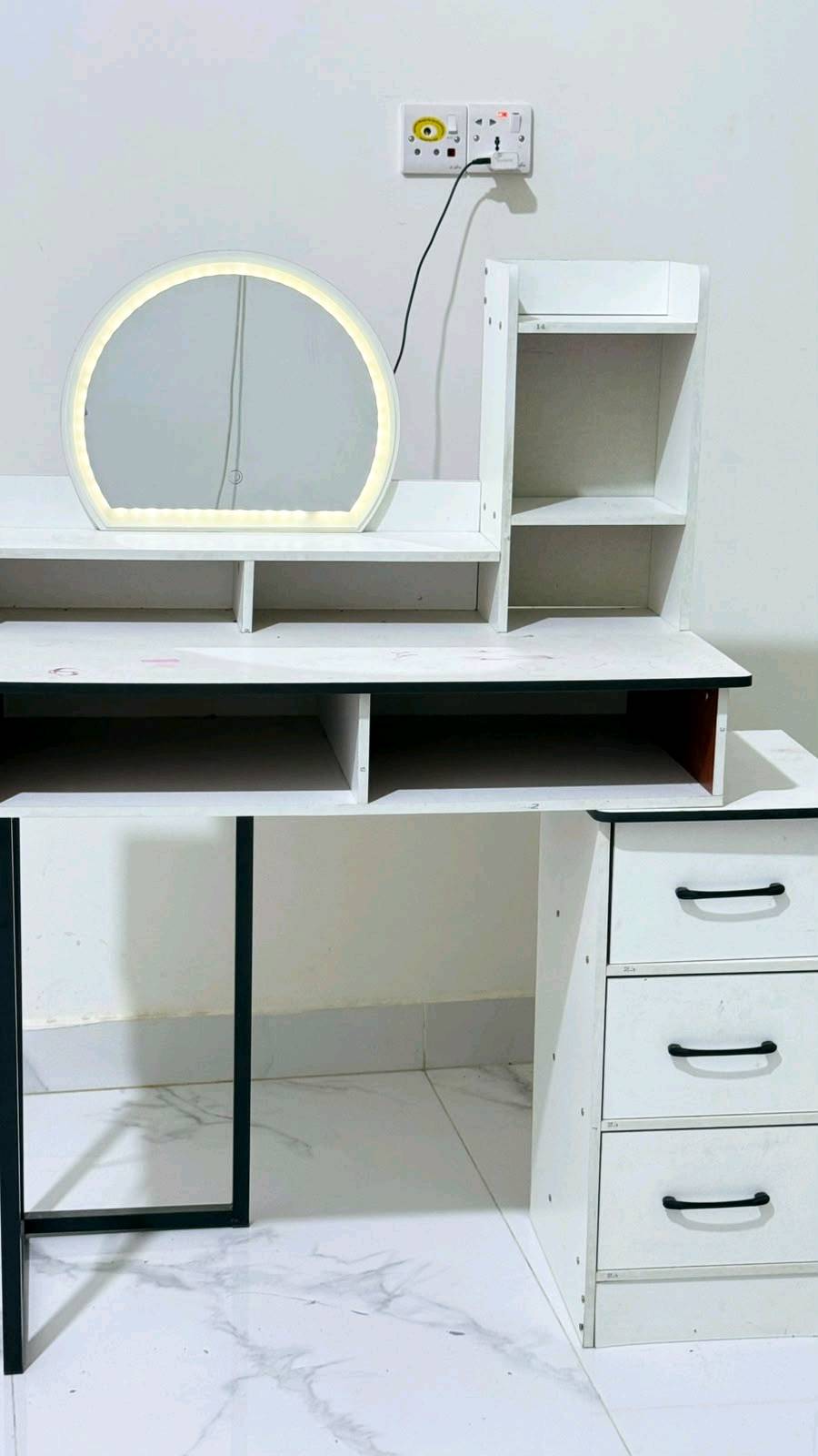 ميز تواليت ينفع مال اطفال وبي اضائه