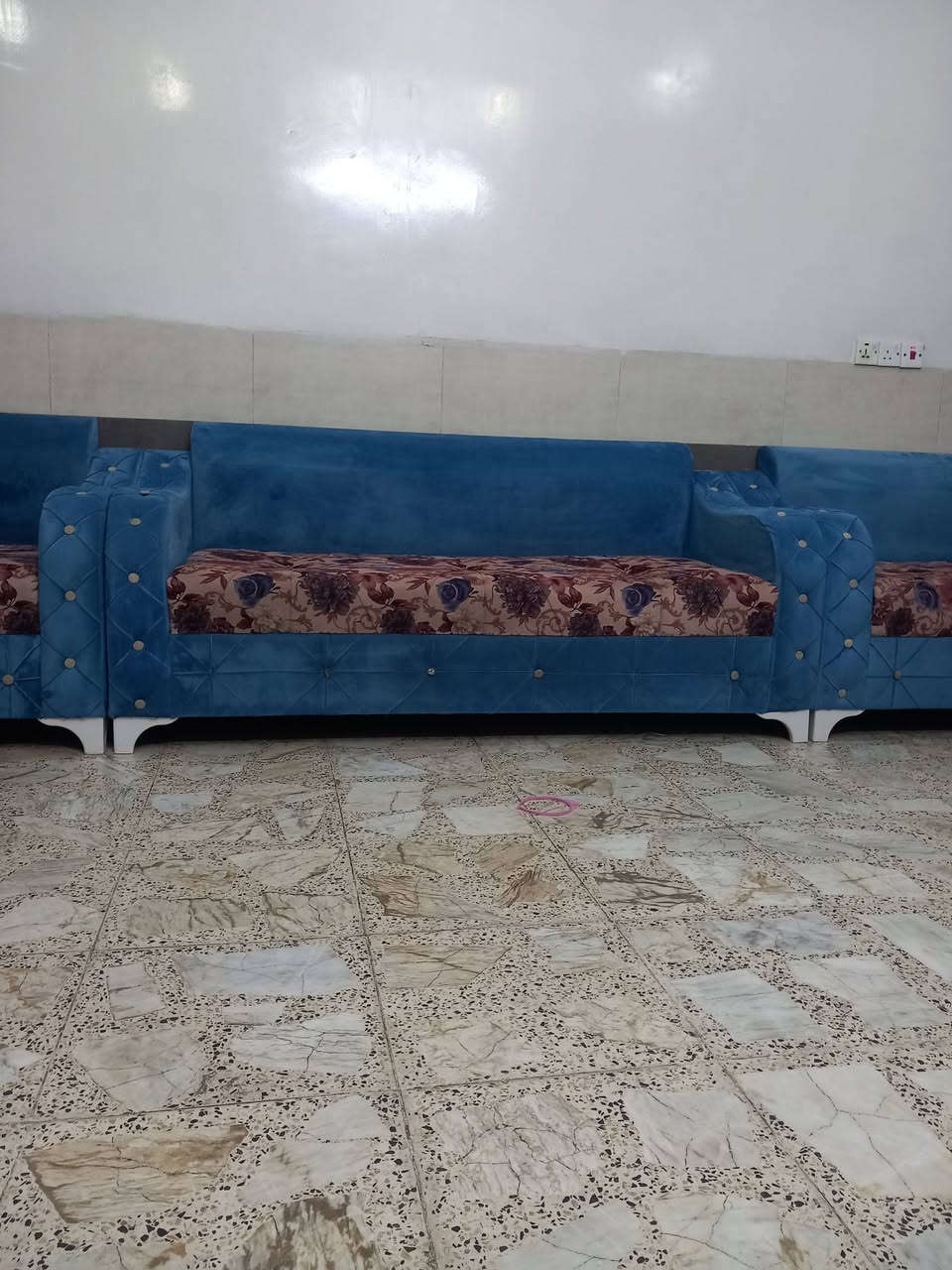 تخم ١٠ مقاعد نظيف مابي اي ضرر مكاني الكماليه *********** السعر ٢٥٠
