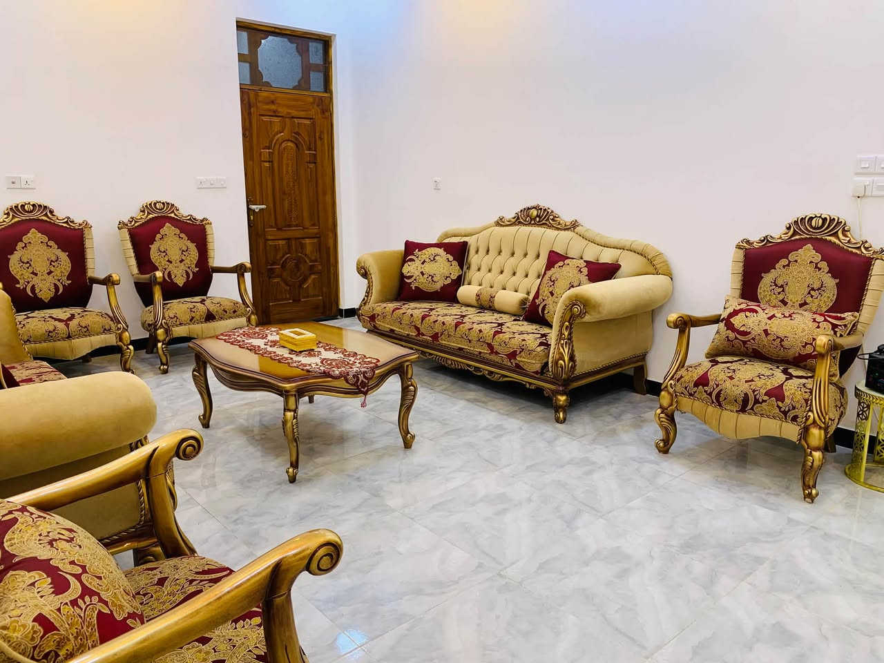 السلام عليكم تخم زان الأصلي للبيع العدد 10 مقاعد مع طبلة وسطيه السعر 900 وبي مجال الموقع واسط الصويره

***********
