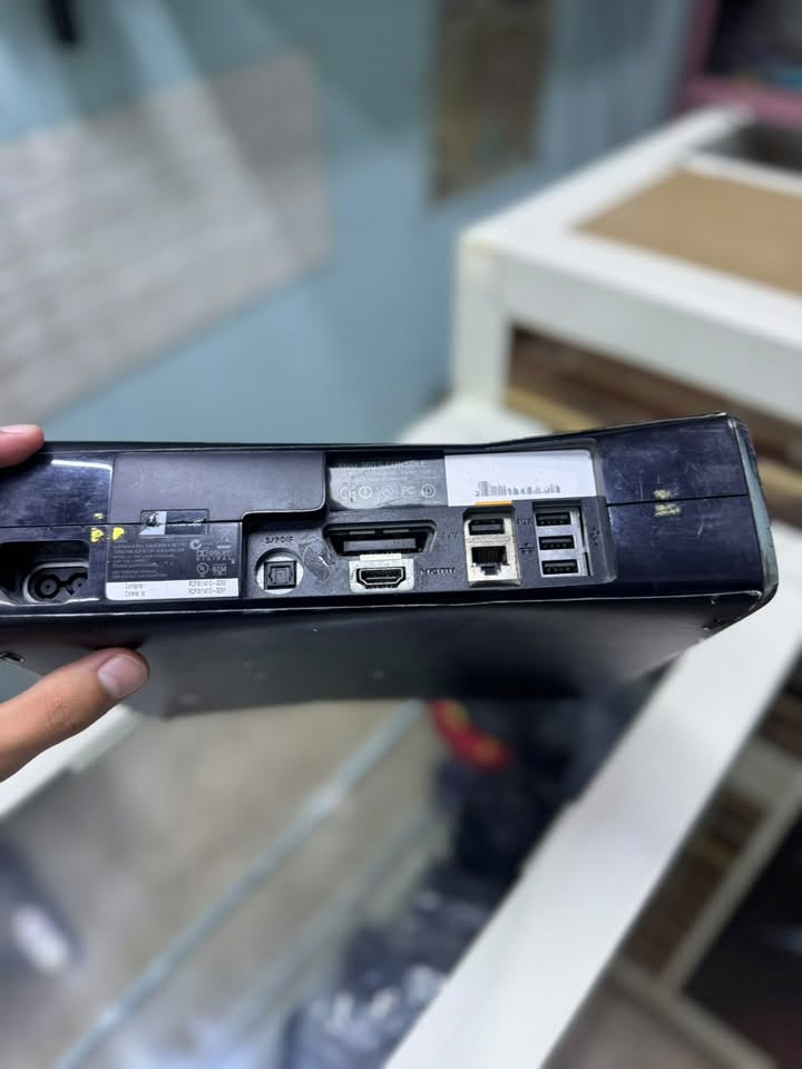 Xbox 360 سليم • ذاكرة ٢٥٠ جيجا • ٨٠ لعبة