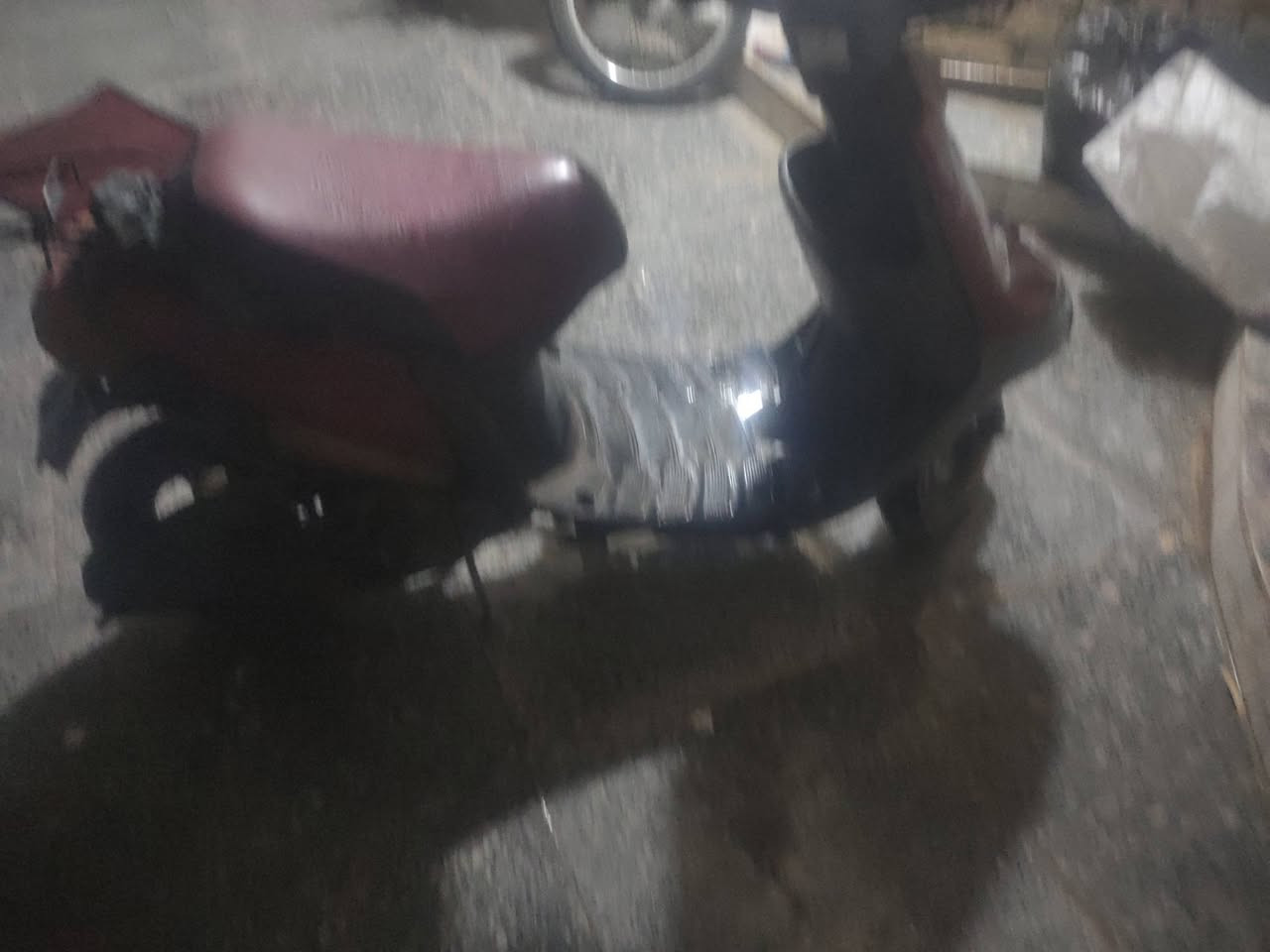 دراجه بطه . السعر150 قفل . عوزها بس قبق بانزين والاطار بكيفك اذا تريد تبدله. واتساب ***********
