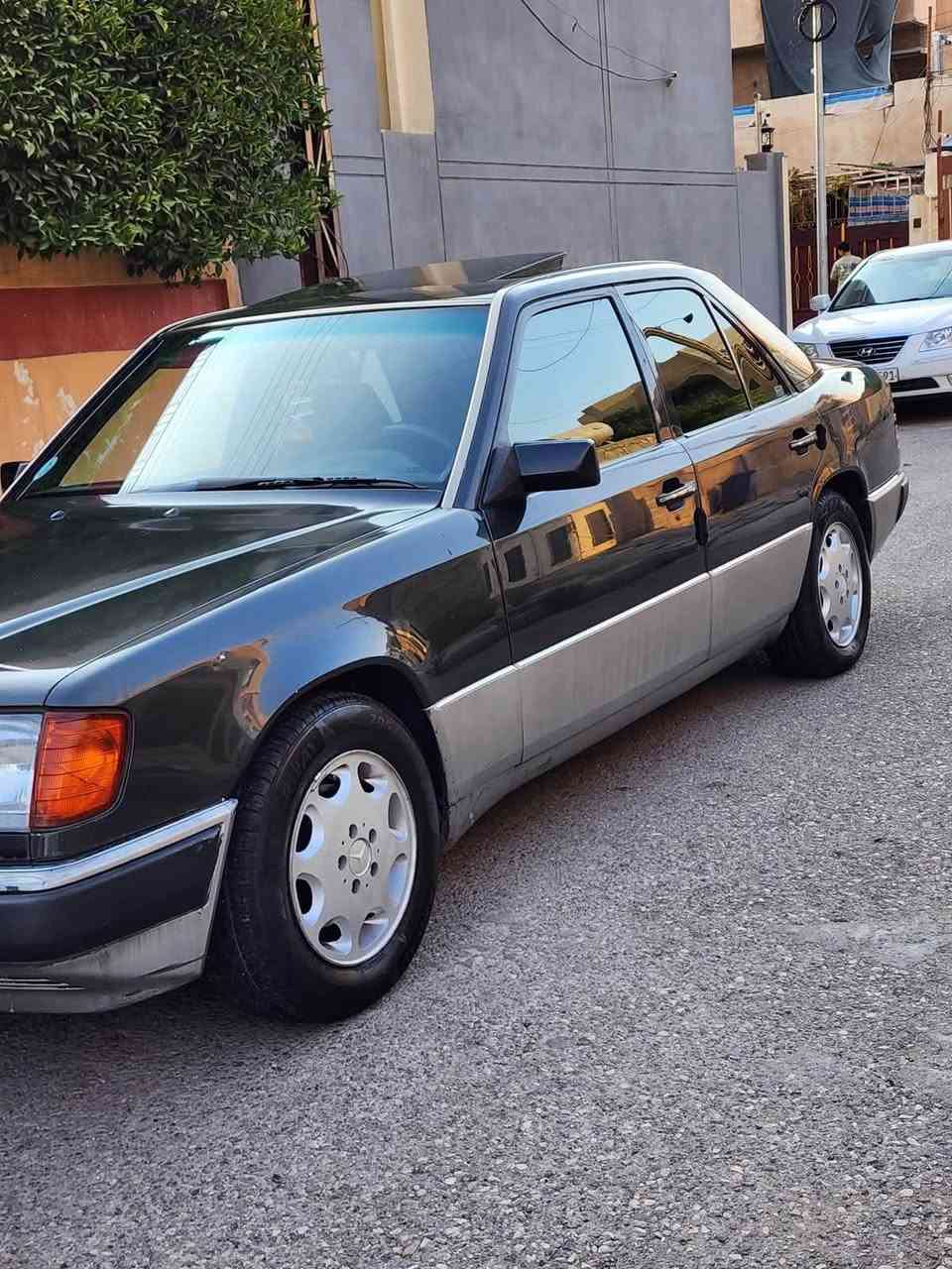 السلام عليكم مارسيدس w124
للبيع حجم ٢٣٠ اربعه سلندر كير شرط مكينه بدايه نفخ تبريد شغال السياره رقم نينوى حلوه السياره وكاعده 

مكان موصل  ***********
