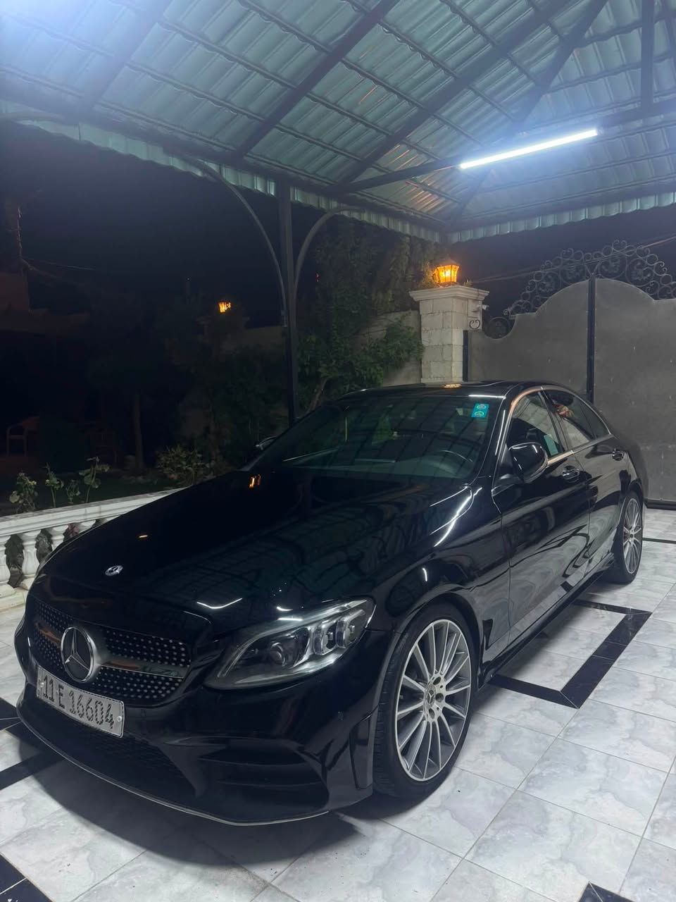 سلام عليكم مارسيدس c300للبيع موديل 2021amg فول مواصفات داخل احمر وارد امريكي بيها صفحه كلير بدون دواخل بدون ايرباك السيارة ماشية 87الف كيلو السعر جوه السوك 198ورقه وبيها مجال حك الجيه رقم بغداد بسمي تحويل مباشر مكاني ديالى بعقوبة 
رقم الهاتف ‭***********‬
رقم الواتساب ***********
