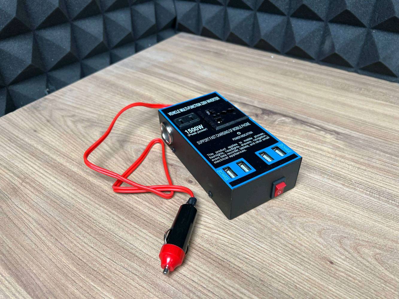 محول سيارة • ١٥٠٠ واط • ٤ منافذ USB