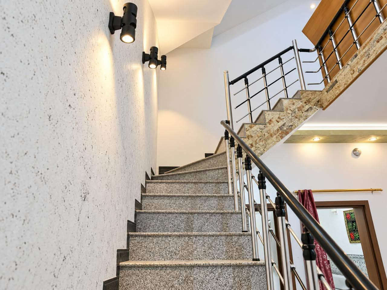 🌟 فرصة عقارية مميزة في كربلاء المقدسة 🌟
(قريب جداً من الحرم الشريف)
🏡 بيان العقار:
 نوع العقار: عقار سكني
 الموقع: كربلاء المقدسة - منطقة المعملجي
 المساحة: 100 متر مربع
 المميزات: يبعد مسافة 900 متر فقط عن حرم الإمام الحسين عليه السلام (سير على الأقدام دقائق معدودة).
📋 التفاصيل الداخلية:
 استقبال
 3 غرف نوم
 صالة واسعة
 مطبخ متكامل
📞 للاستفسار ومزيد من التفاصيل، يرجى الاتصال على الأرقام التالية:
 ***********
 ***********
📍 أو تفضلوا بزيارتنا في مقرنا:
مكتب المسار للوساطة العقارية | كربلاء المقدسة - حي الحسين / شارع حيدر الكرار عليه السلام / قرب المنتجع. 

مكتب المسار للوساطة العقارية 
محمد الشمري ال سكوك

نص مكتوب في الصور:
- الدار للبيع