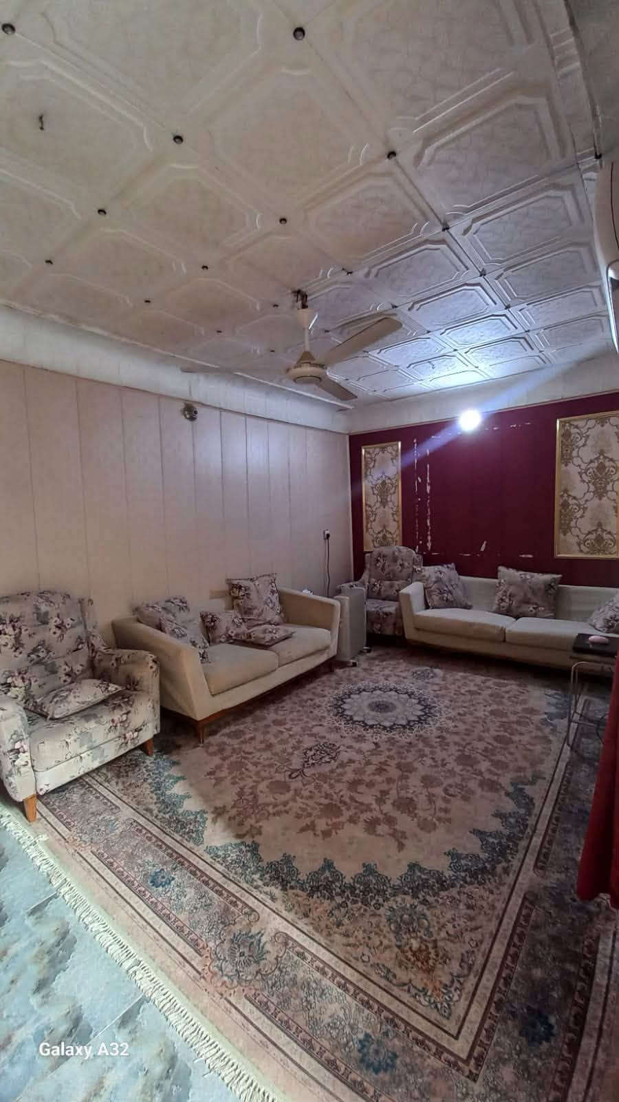دار للبيع الموقع حي اور الثانيه
100 متر خلفي 
بناء بلوك وطابوگ 
عگاده .
ماي ومجاري وخدمات كاملة وتبليط بباب البيت موقع كلش حلو .السعر مناسب للاستفسار الاتصال ***********

نص مكتوب في الصور:
- Galaxy A32