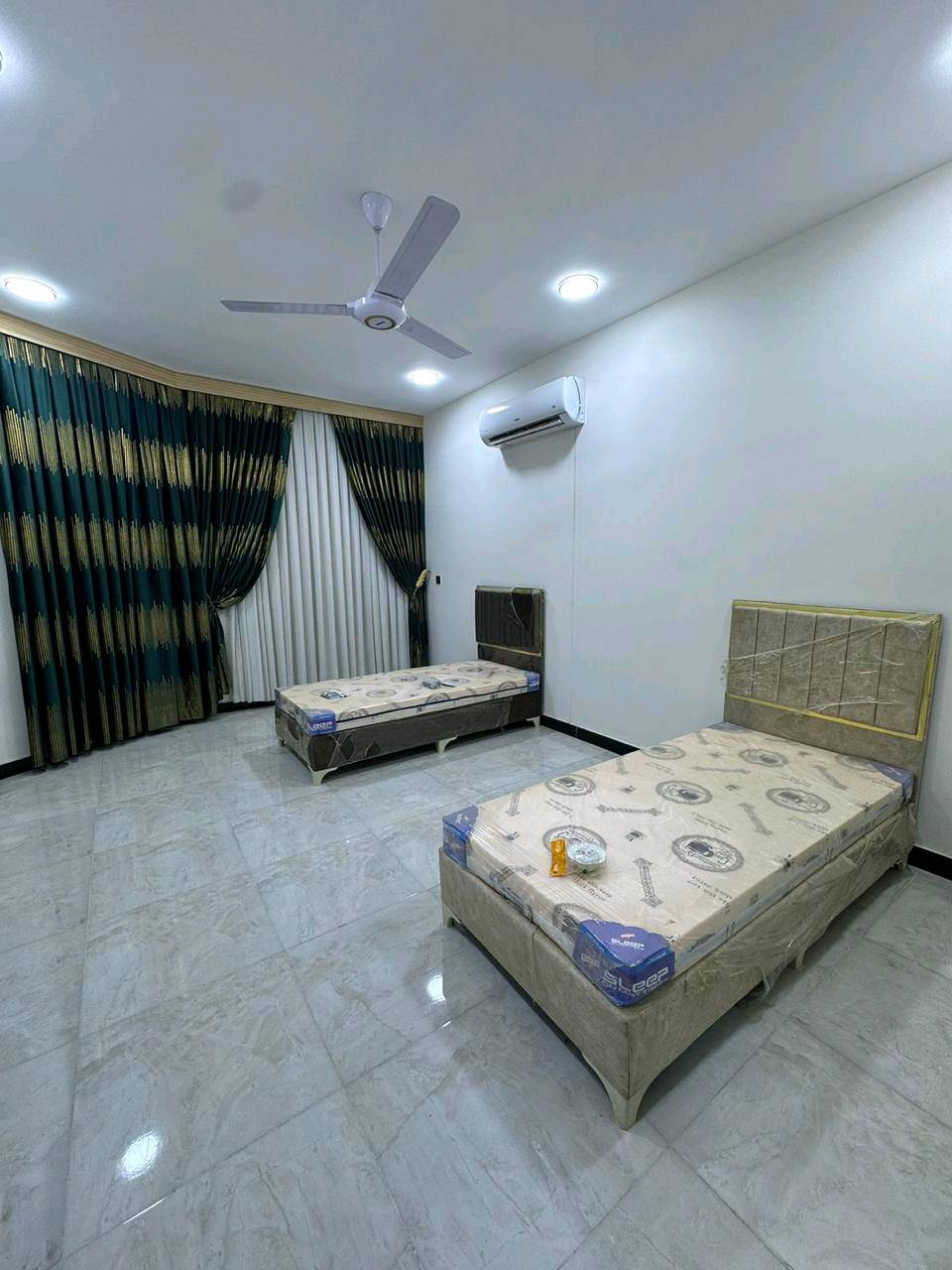 🏠 بيت للبيع في بغداد – الدورة

📍 الموقع: الدورة – خلف كلية الهادي
📐 المساحة: 100 متر
🏢 3 طوابق
🛏️ 5 غرف نوم
🚿 4 حمامات
🛋️ مؤثث بالكامل وجاهز للسكن

✨ مناسب للسكن أو الاستثمار التجاري
✨ موقع مميز وقريب من الخدمات

📱 للاستفسار والتواصل عبر واتساب فقط:
***********