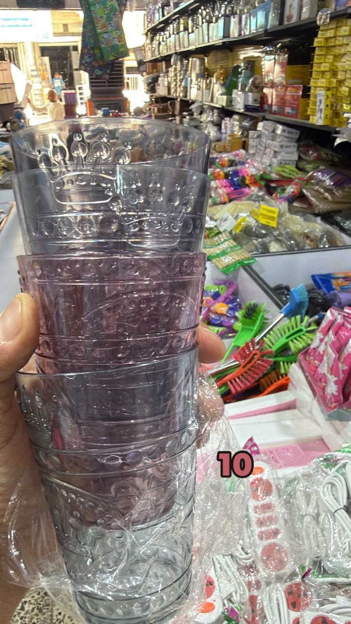 متوفر جمله

نص مكتوب في الصور:
- 18
- 10