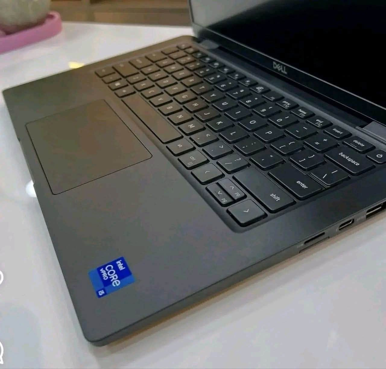 Dell latitude 3420
🔥 Dell Super Slim (Core i5 - 11th Gen G7) 🔥
لابتوب أنيق، خفيف، وأداء فائق للدراسة والأعمال اليومية! 💻⚡
​🎯 أبرز المواصفات:
🔹 المعالج: Intel Core i5 | الجيل 11 (G7)
🔹 الرام: 8GB DDR4
🔹 الهارد: 256GB SSD (سريع جداً)
🔹 كارت الشاشة: Intel Iris Xe 4GB
🔹 الشاشة: 14 بوصة FHD (ضد التوهج)
🔹 البطارية: ممتازة جداً (6 خلايا) + شحن سريع 65W
🔹 المنافذ: Type-C, HDMI, SIM Card, RAM slot
​✨ الحالة: نظيف جداً بحالة الزيرو مع شاحن Type-C الأصلي + كاميرا بقفل خصوصية 🔒
​💰 السعر: 350 ألف دينار فقط!
 للتواصل: ***********
