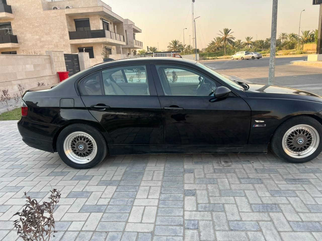 سلام وعليكم بيئم موديل 2007مكفوله كفاله عامه من الصبغ والظرر بيهه بارد بلبونيد فقط تبريد ثلج السياره جديده بمعنه الكلمه محرك سته سلندر رقم النكليزي بسامينااا فول مواصفات كشن جلد رادارات نقطه عمياء تنتا سحب رفع السياره فول كير اوتو ‏‪***********‬‏الخاص مغلق هاذه الرقم بي واتساب السعر 95 شعدك مراوس دزلي واتساب مكان السياره كركوك
