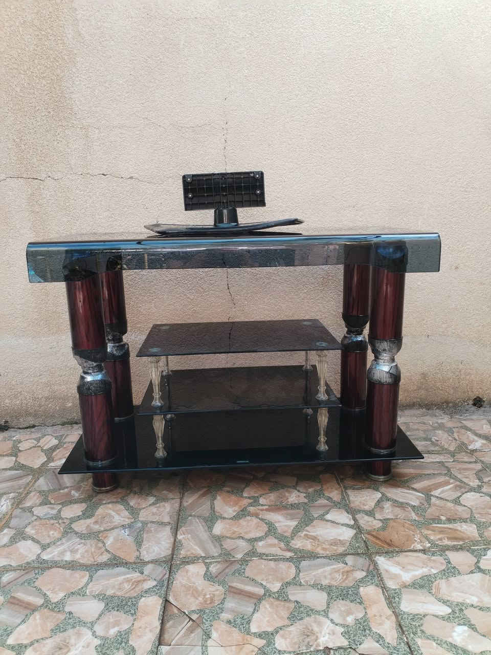 ميز تلفزيون • نظيف كلش • بيها مجال
