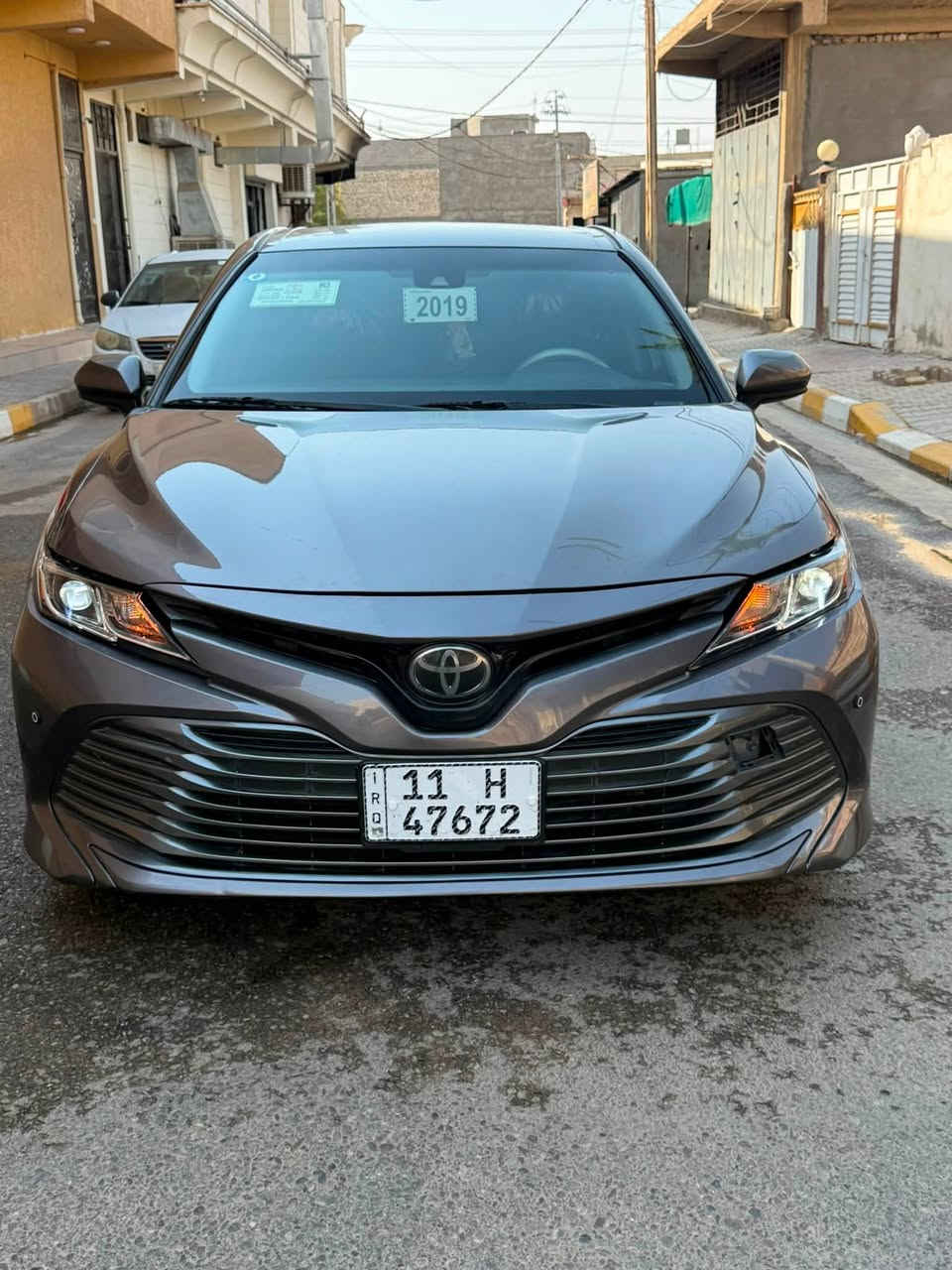 كامري وارد امريكي فئة Le موديل ٢٠١٩
شرط جديدة حادثها فقط راس الجاملغ عكس السايق ونصبغ الجاملغ كله توحيد لون .. 
رقم بغداد تحويل مباشر 
ادامة كاملة ع السيارة ما تصرف عليها ربع دينار جاهزة للأستخدام 
تخم تاير جديد 
صدر جديد 
ترايك للبصرة 
ماشي ١٣٠ الف 
السعر 162$ وبيها مجال 
ترهم بيع او مراوس 
مكان السيارة الانبار - هيت 
للأستفسار
***********
