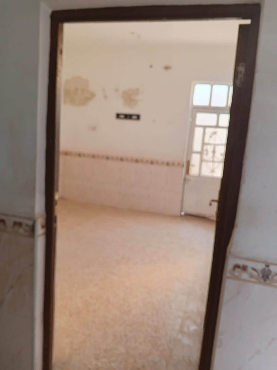 بيت حي الندا منطقه 59 قريب جامع امناء الرحمان 50 متر عكاده طابق اول غرفه وصاله ومطبخ  وطابق ثاني غرفه وحده السعر 37 معه المجال ***********
