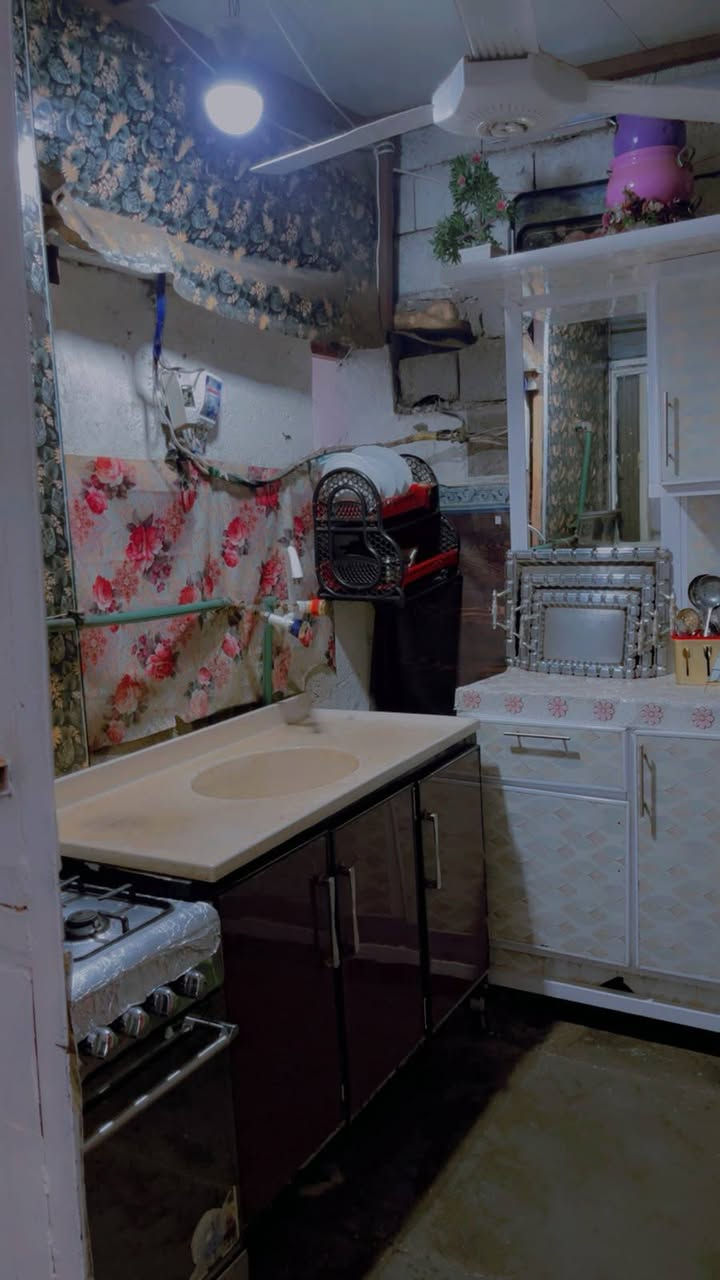 بيت حواسم للبيع يتكون من 3غرف وستقبال وهول وحمام داخل وحمام خارج بيت مساحته حلوه وجبير مساحته 120 /بلغزاليه شارع المشجر حي المنتضر 
الاستفسار علا هاذا رقم /***********/***********

السعر 25وبي مجال
