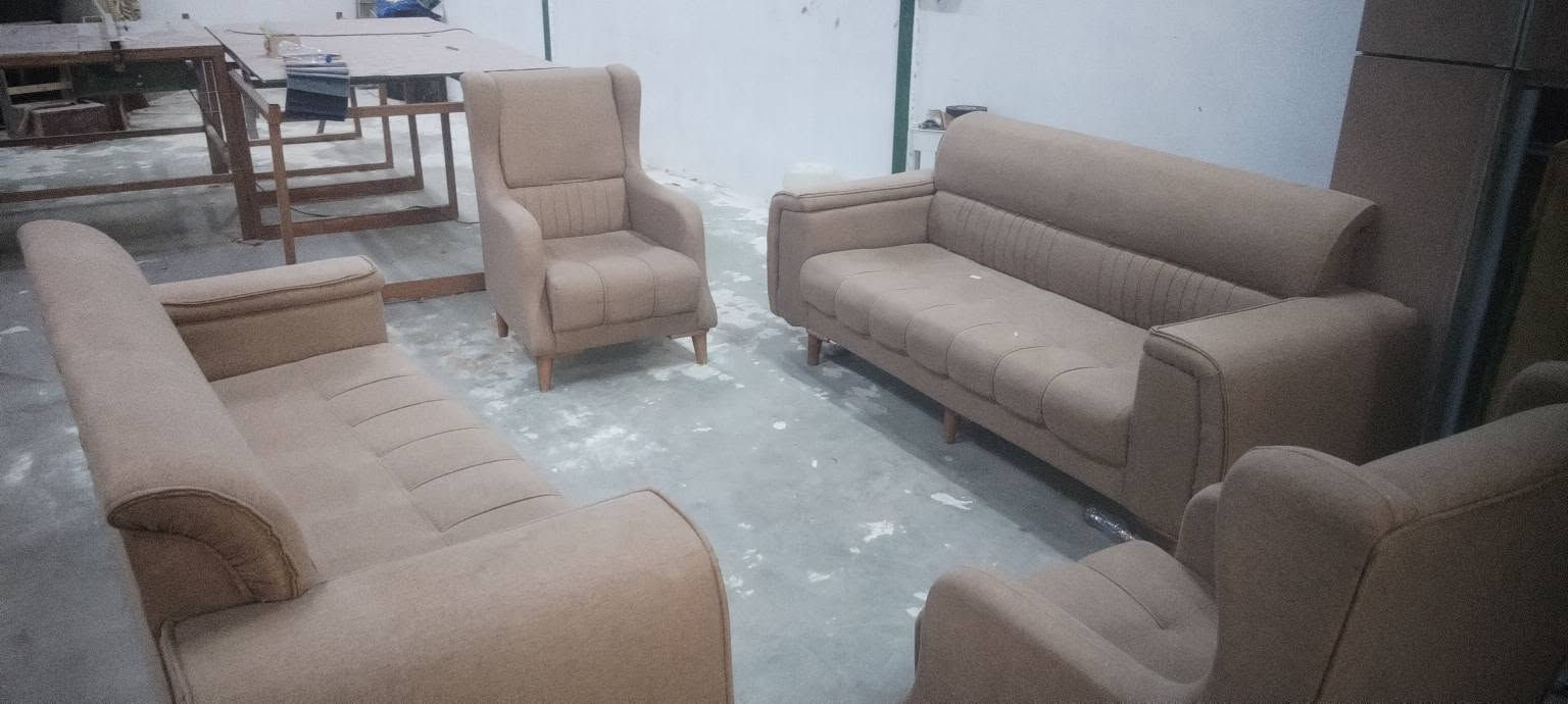كنب • ٤قطع ٨نفرات • نضيف
