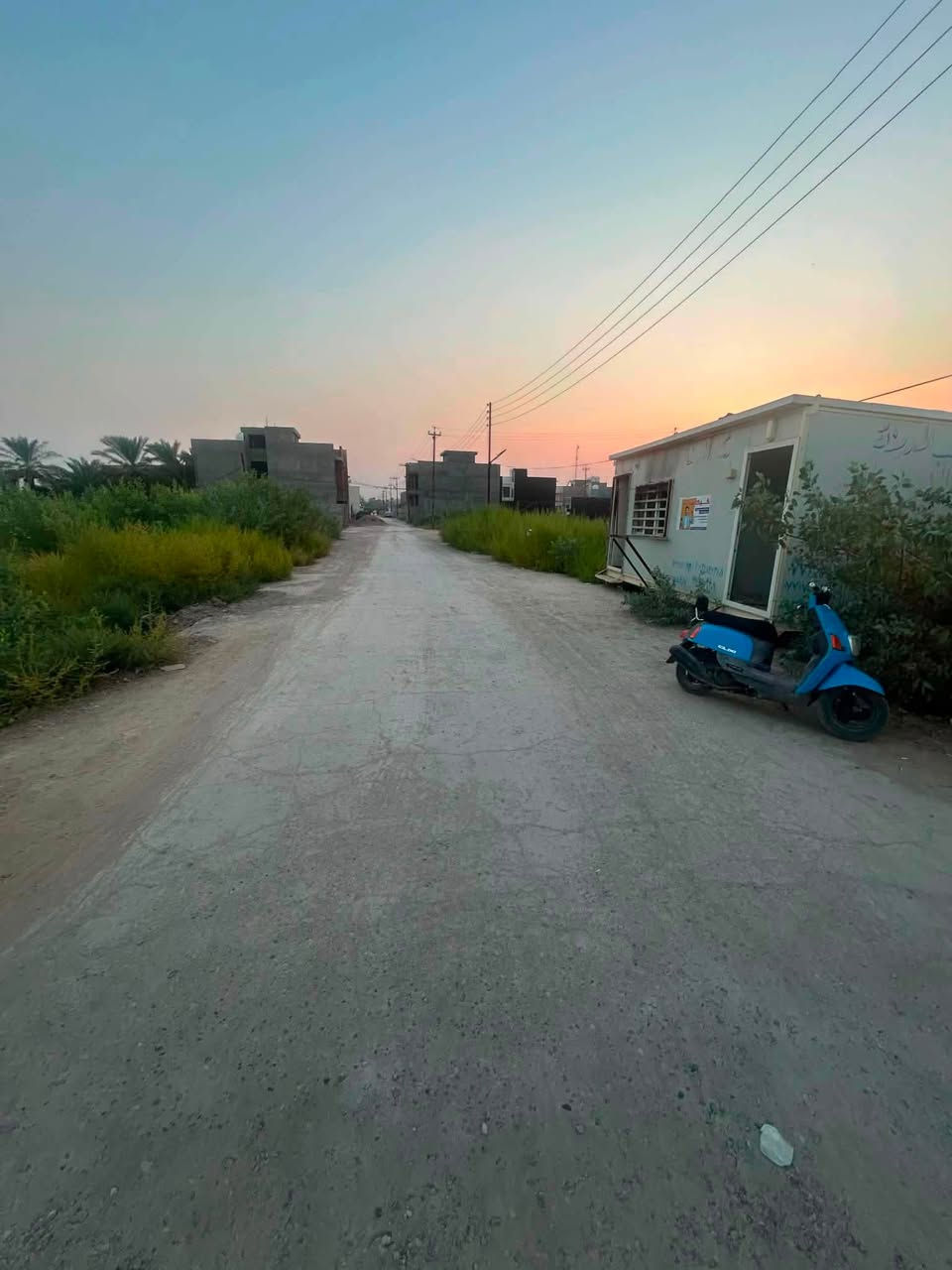 السلام عليكم
عندي قطعه ارض زراعي سند 25 
مساحه 150 متر 
واجهه 10 متر 
نزال 15 متر 
مكانه مقابيل مستشفى الاسترالي شارع صبه وكامل خدماته 
قريبه على الشارع 
السعر 110 مليون وبيه مجال بسيط
الرقم / ***********
