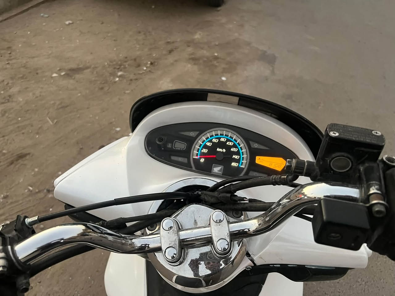PCX • نضيفه • تريشه يسار