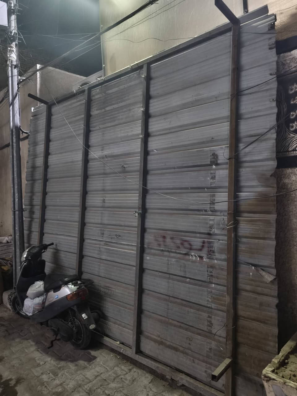 قمرية حجمها 3X6 حديد تفصيخ شغل مضبوط للبسطيات أو المطاعم السعر 600 وبيها مجال حگ الجية للأستفسار  رقمي *********** مكاني بغداد،
