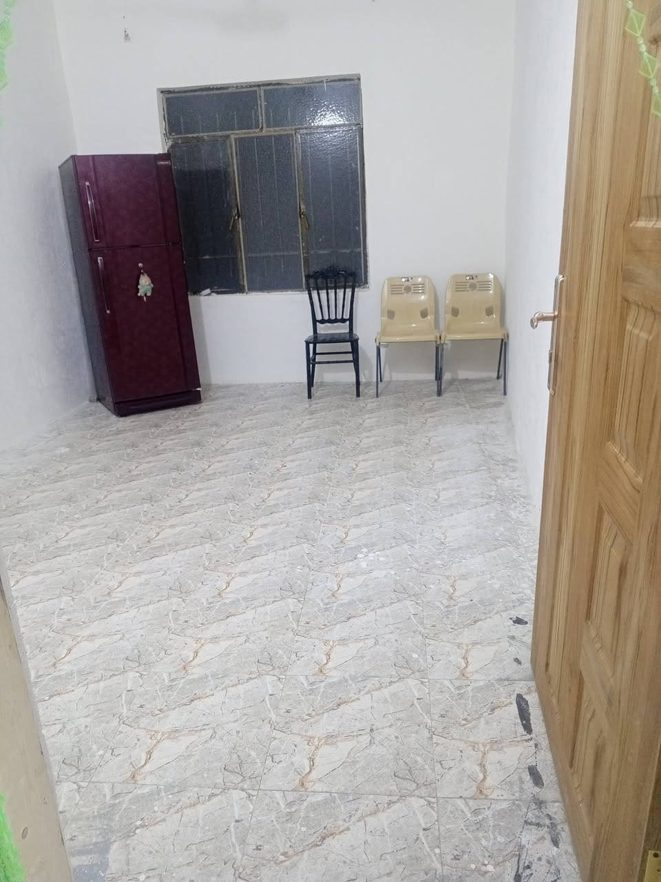 سلام عليكم بيت للبيع م 250 قرب محطة الشيخ شارع متنبي ،،***********,,,,,,***********
