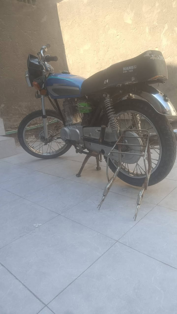 نامة بلادي اصلي موديل 20 أوراق اصولي 
سعر 550 وبيها مجال قليل باقي التفاصيل خاص مكاني حي العسكري شارع 30

***********
