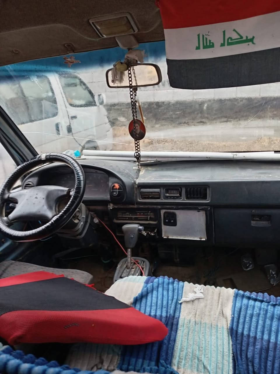 هونداي للبيع گير ومحرك وانجي إوتماتيك السعر 13 وبيها مجال راعيها بقلعة صالح ماواصله يعني مااندل راعيها ابيعها بدون راعي
بصره الجزيره منطقة الفيروزيه

نص مكتوب في الصور:
- *********** بي واتساب
- *********** 12:12 ص