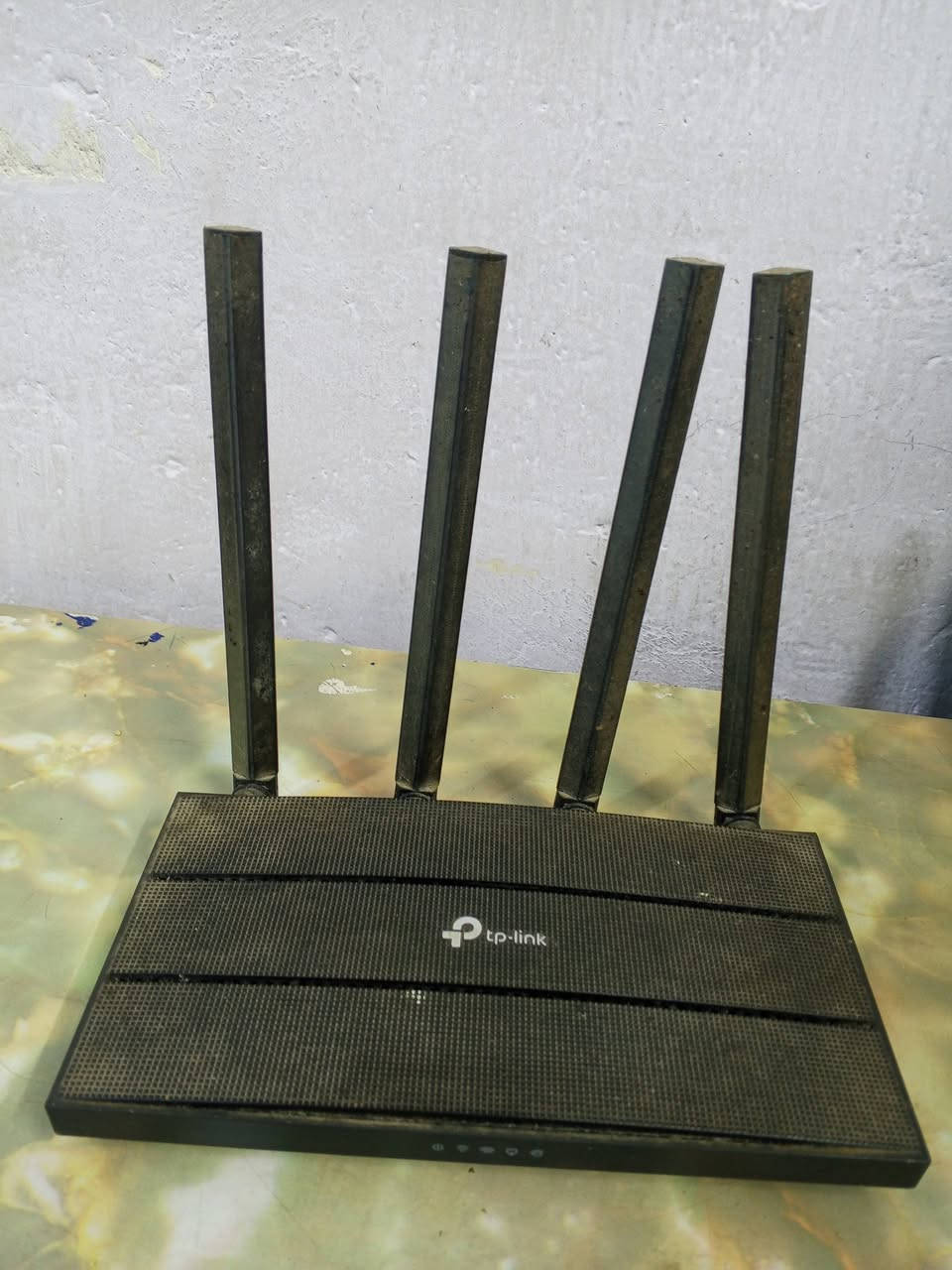 راوتر TP-Link Archer C80 اربع خطوط وجهاز أونيو مال نت ضوئي ويو بي اس جديد  كلهن ب55   مكان بغداد الشعب ***********
