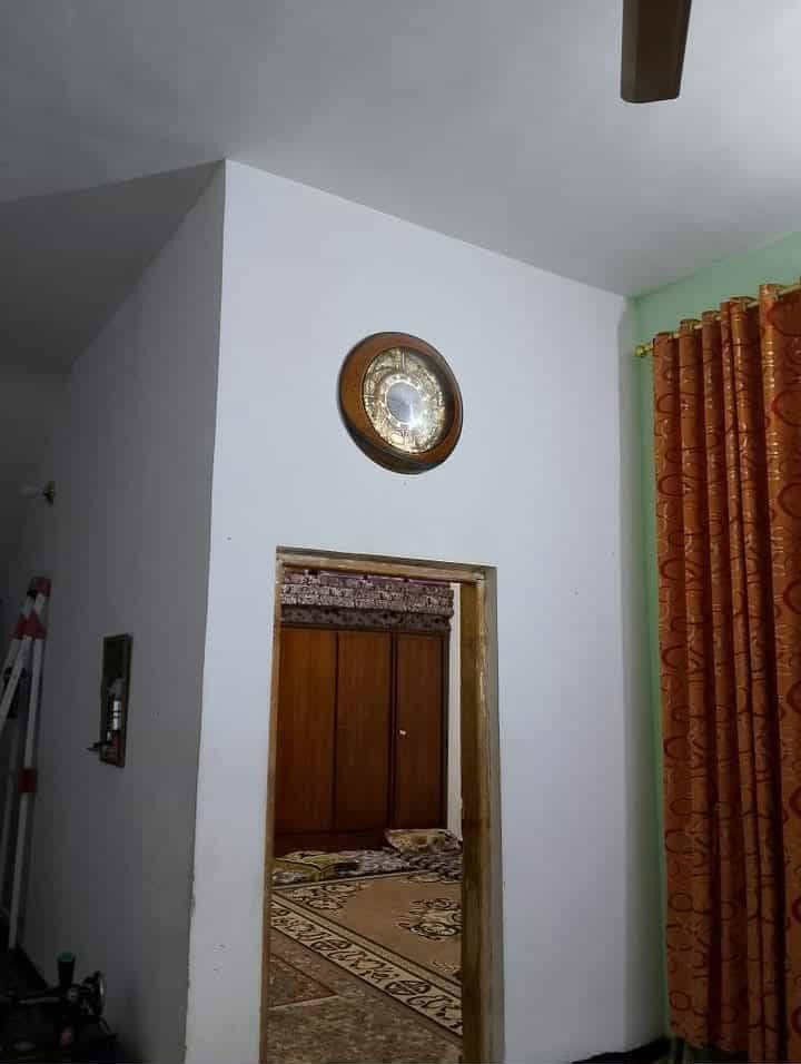 بيت.للبيع  بالمختار بي غرفتين وصاله واستقبال ومنور وصحيات البيت بورسلين عقد  المساحة 170م قريب على جامع أبو طلحه الانصاري السعر 35وبي مجال ***********
