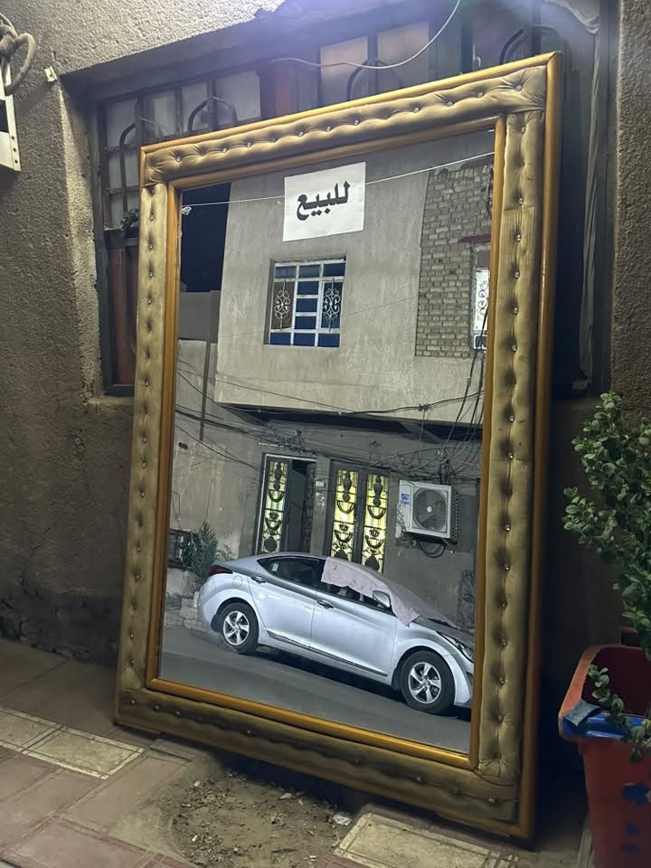 مرايا قياس مترين الطول العرض متر ونص
الظهر خشب صاج مال غرفة نوم نجارة صاج ثقيلة
السعر 125 بيها مجال قليل ***********
