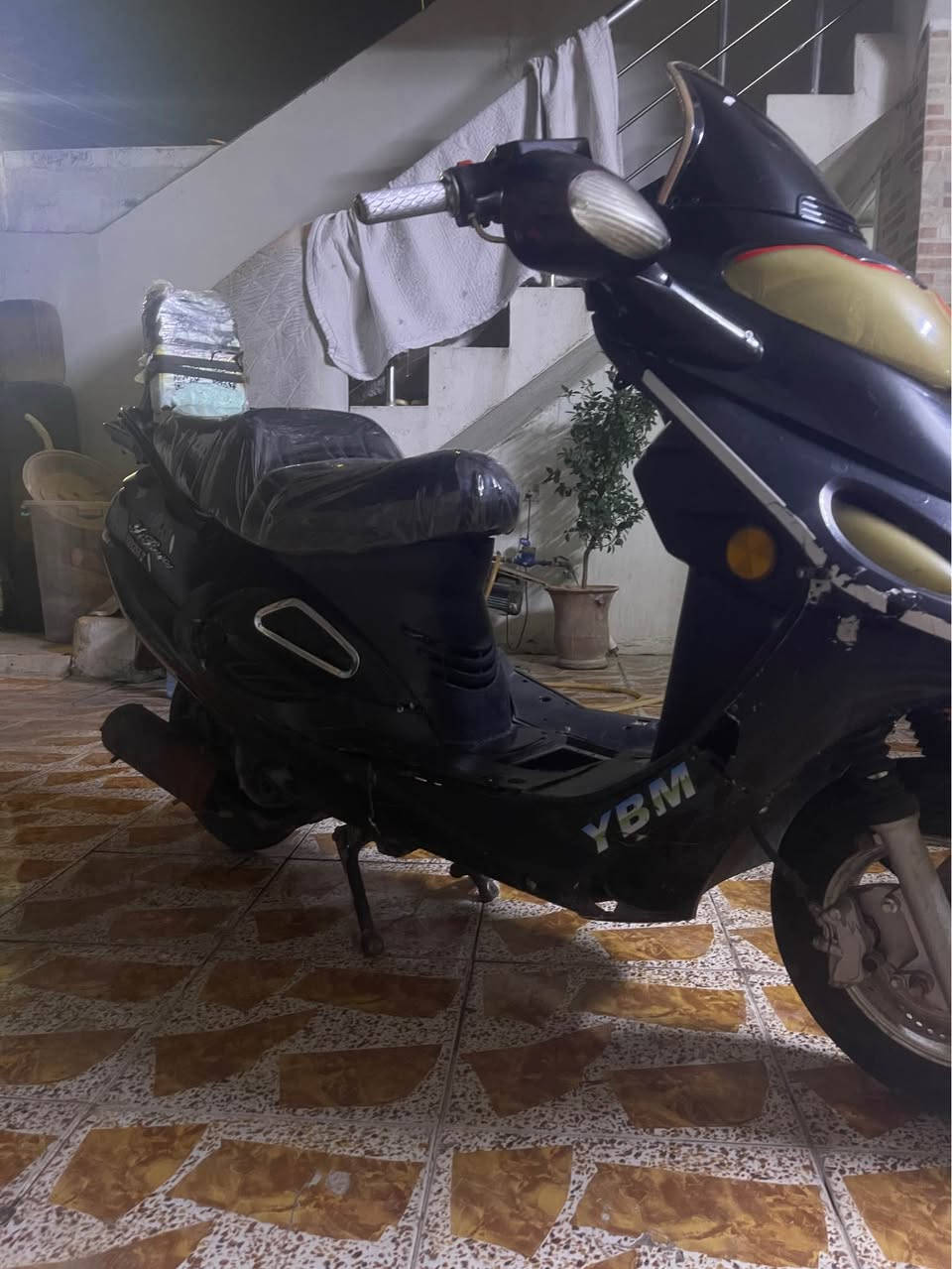 سلام عليكم للبيع ماطور YBM مرزي 2019 كهربائيات كلها شغاله سرعه 140 الماطور كلش حلو جاي امشي بي فجأه وكف ماعرف شنو مشكلته هسا ميشتغل ابيع هيج ماعرف شنو مشكلته السعر 150 الف بي مجال بسيط عنوان اربيل فرمانبران مو شراي لتعبني تواصل واتساب *********** أربيل, العراق

