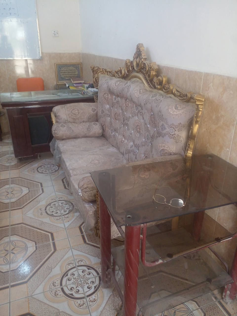 طخم ملكي للبيع السعر ٤٠٠ ألف هاتف ***********
