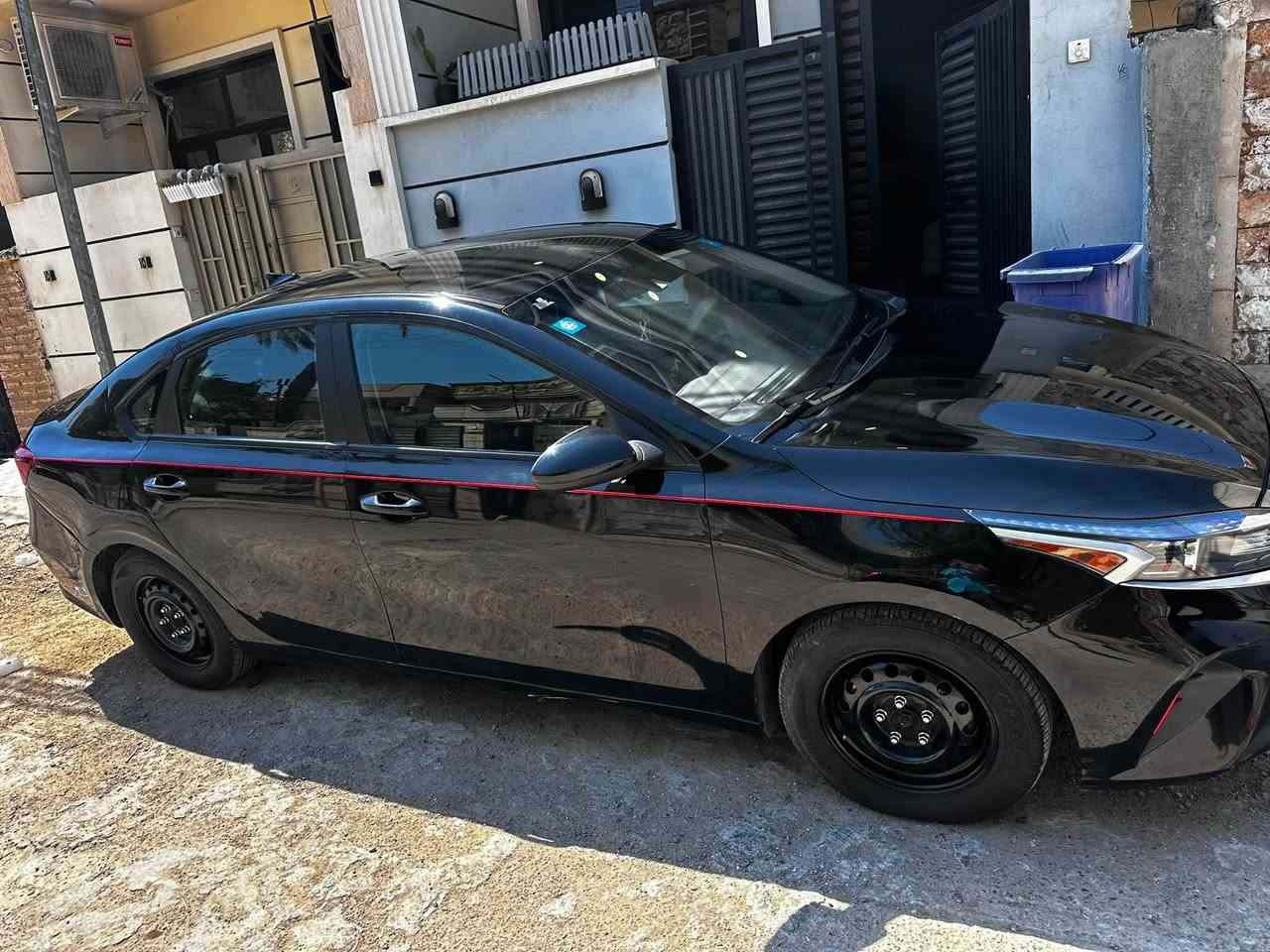 السلام عليكم 
فورتي 23 ماشيه58 الف كيلو 
جاملغ خلفي صبغ وبيها بارد 
السياره جديده نص فول صور الحادث والسونار بلمنشور 
مكينه 2000 دوش مكفول 
مكاني بغداد سعر 132 وبيها مجال 
***********
