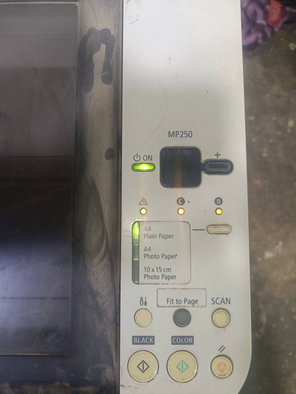 السلام عليكم.
3 طابعات نوع 
Canon PIXMA MG2440عدد(1)
Canon PIXMA MP250 (عدد( 2
وطابعه صور نوع HiTi Photo Printer S420
يعني اربع طابعات للعلم كلهن شغالات بس متروكات 
العنوان كربلاء 
السعر اربعتهن ب300 الف قفل 
بدون كيبلات 
*********** واتساب فقط
