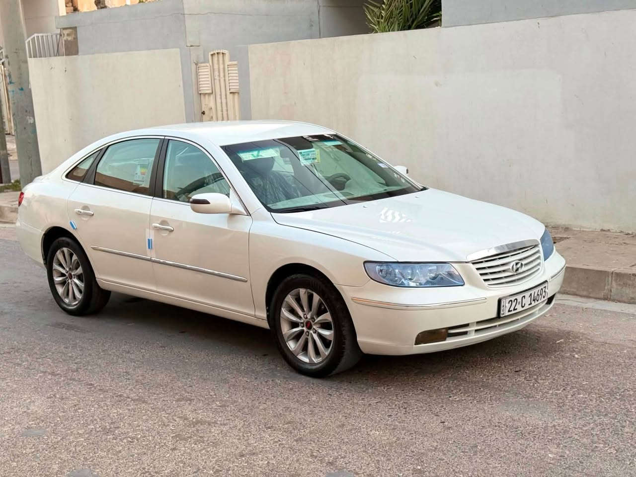 هونداي ازيره 2008 خليجي كلش حلوه ونظيفه جاهزه من كلشي فول مواصفات فقط بدون سلايت .شرط تجي تشوفها بعد احلى من الصور . محرك 3300 المرغوب شادلها جديد مال كصه اوربي .شرط مكفوله من الحادث لون السياره ابيض صدفي بيها أماكن قليله فقط كلير .رقم اربيل باسمي قبل يومين حولتها يعني جاهزه من كلشي تحويلها ما طول ساعه .سعر 82ومجال حك جيا فقط عنوان اربيل 
***********
***********واتس
***********
