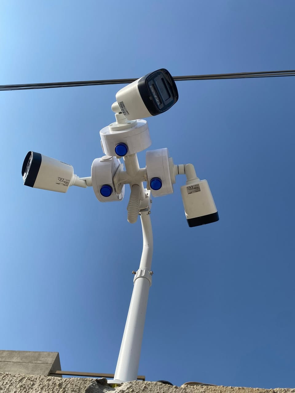شغل جديد بـ أبو غريب - مجمع الزيتون 🛠️📸
تم تركيب منظومة كاميرات مراقبة دهوة Dahuaنظام أنلوك Analog بدقة ووضوح عالي مع ترتيب وتسليك نظيف ومخفي حتى يحافظ على جمالية المكان ويتحمل الظروف الجوية
مميزات الشغل
صورة واضحة جداً وتصوير ليلي ممتاز.
ربط المنظومة على الموبايل للمتابعة من أي مكان.
ترتيب الكابلات بعناية وحماية كاملة للتوصيلات.
أمن بيتك أو شغلك وريح بالك 🔒
📍 Location: أبو غريب - مجمع الزيتون
📞 للاستفسار أو الحجز: [***********]
