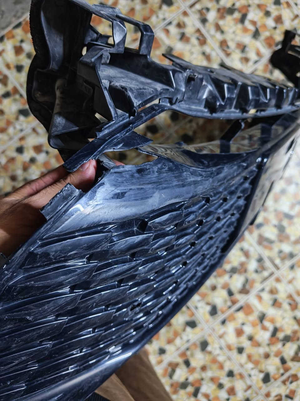 سلام عليكم شباب عندي شباك كورلا ٢٤ للبيع بي ضرر بسيط مكان بغداد أبو غريب الزيتون *********** 
سعر ١٢٥
