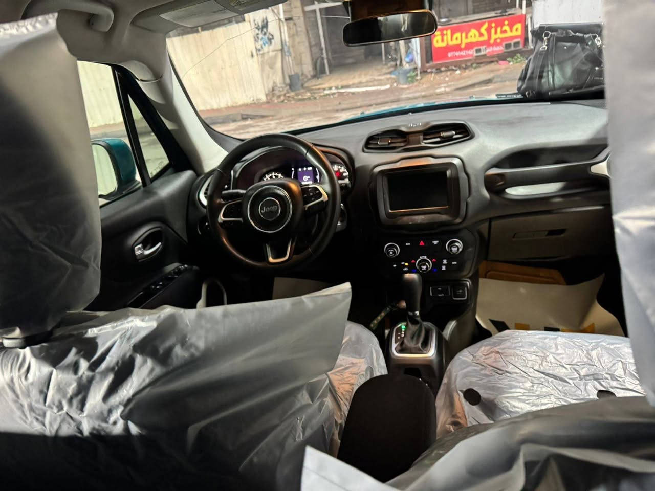 📣 جيب رينجيد 2020 (Jeep Renegade) بحالة ممتازة للبيع
​الموديل: 2020
​اللون: فيروزي ميتاليك مميز جداً
​المسافة المقطوعة: 55 ألف كم فقط
​الرقم والسنوية: بغداد خصوصي (السنوية باسمنا، تحويل خلال يومين وتاريخها بعيد)
​⚙️ المواصفات والجاهزية:
​محرك 2.4L وصدر (أمامي وخلفي) مكفولين كفالة تامة.
​تخم تاير جديد، منظومة تبريد سليمة 100% (تحتاج شحن غاز فقط وتصير ثلج).
​شاشة معلومات، تحكم ستيرن كامل، سكة تانكي بلادية، كشافات ضباب.
​✨ ملاحظات:
​استخدام بنت (على كد الدوام) مدارية جداً ودائماً على البنزين المحسن.
​المكان: بغداد - زيونة
​للتواصل: ***********

السعر ١٣٥$وبيها مجال للشراي

