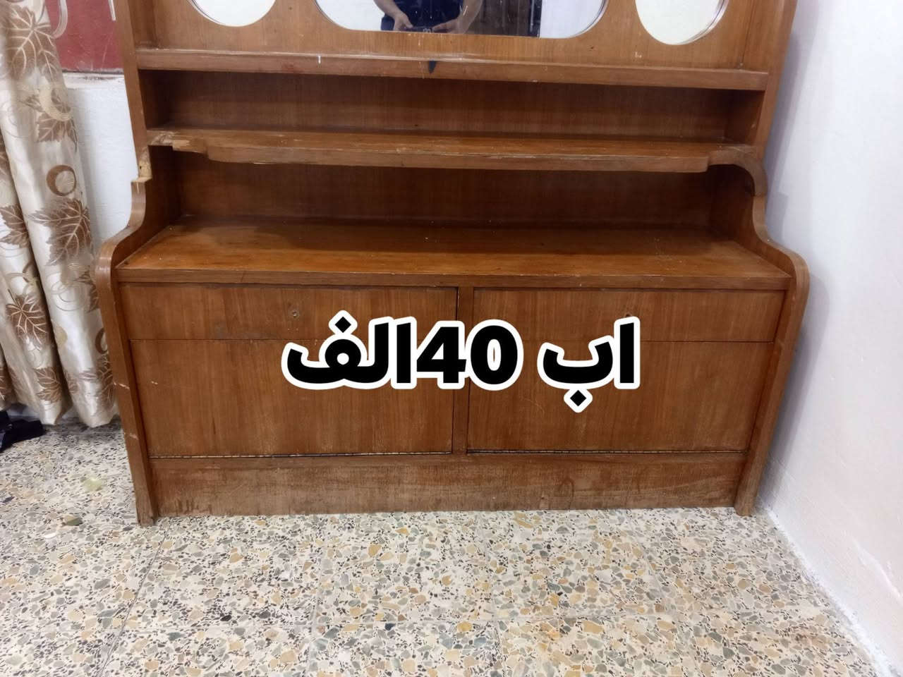 غرفة نوم • أثاث خشبي