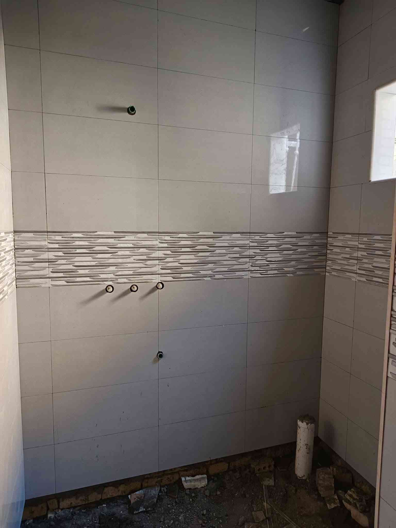 خلفه سيراميك جداري وارضيات متفرغ للعمل *********** وتساب
