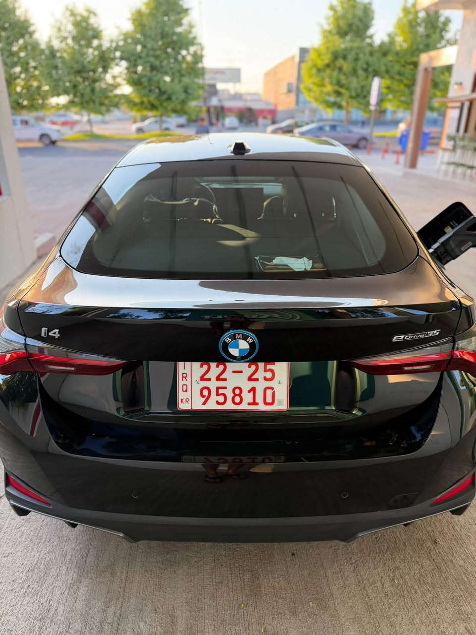 البيع او مروس
BMW i4 eDrive35 

السعر 290

موديل 2024 

السيارة كهرباء بلكامل 

ماشية -22الف ميل

.

‏‎بطارية ليثيوم ايون بسعة البطارية 84 (KWH) تقطع في الشحنة الواحدة ما يقارب الـ 500 كيلومتر

‏‎مدخلين شحن AC / Dc

‏‎الاضافات:

‏‎• فتحة سقف

‏‎• هاند بريك كهرباء مع نظام اوتوهولد

‏‎• عدة انظمة قيادة: Comfort / Sport / Eco Pro 

‏‎• هاند بريك كهرباء HOLD AUTO

‏‎• مقاعد جلدية فاخرة: كهربائية مع ذاكرة تخزين وضعية الجلوس

‏‎• تزيينات كاربون فايبر داخلية

‏‎• شاشة ثنائية منحنية مقاس 14.9 بوصة لنظام المعلومات والترفيه و 12.3 بوصة لشاشة السائق

‏‎• الشاشة تدعم التحكم بالأوامر الصوتية واللمس وإيماءات اليد Gesture Control وتدعم آبل كاربلاي وأندرويد أوتو

‏‎• ماوس للتحكم بالشاشة

‏‎• نظام ملاحة Navigation

‏‎• شاحن لاسلكي للهواتف المحمولة Wireless Charger

‏‎• بلوتوث / نقطة اتصال وايرلس WiFi Hotspot

‏‎• مخارج USB / AUX

‏‎• نظام الرؤية المحيطة 360 درجة بخاصية الـ 3D 

‏‎• تشغيل بدون مفتاح Keyless go

‏‎• نظام الدخول من غير مفتاح Keyless entry

‏‎• حساسات امامية وخلفية

‏‎• نظام تحذير من مغادرة المسار Lane Departure Warning

‏‎• نظام تحذير تغيير المسار Lane Change Warning

‏‎• مساعد الانتباه Attention Assistant

‏‎• مساعد اليقظة Attentiveness assistant

‏‎• نظام تحذير السرعة Speed Warning

‏‎• نظام تدخل التوجيه الذي يساعد في تعديل اتجاه السيارة تلقائيًا للحفاظ على المسار Steering Intervention

‏‎• نظام التحذير من الاصطدام الأمامي والخلفي Forward & Rear Collision Warning

‏‎• مانع انزلاق

‏‎• مثبت سرعة Cruise Control

‏‎• تحكم كامل في المقود مع أوامر صوتية

‏‎• غيارات عالستيرنج Paddle Shifters

‏‎• طارة مدفأة

‏‎• اضاءة ليد داخلية متعددة الألوان Ambient lighting

‏‎• اضاءة ترحيبية

‏‎• أضوية ليزر BMW Laser lights

‏‎• ليد BMW LED headlights

‏‎• مصابيح نهاريةLED ‎

‏‎• مصابيح خلفيةLED ‎

‏‎• جنطات قياس 19 انش

‏‎• مرايا كهرباء

‏‎• مرايا قابلة للطي كهربائيا مع اشارات انعطاف

‏‎• مكيف خلفي منفصل

‏‎• الضرار الباب الخلفي وباب امامي

‏‎•ايربك سقف فقط 

اربيل  . 📍 

مرقم كامل .السعر 290 بي مجال

التوصل 

***********
