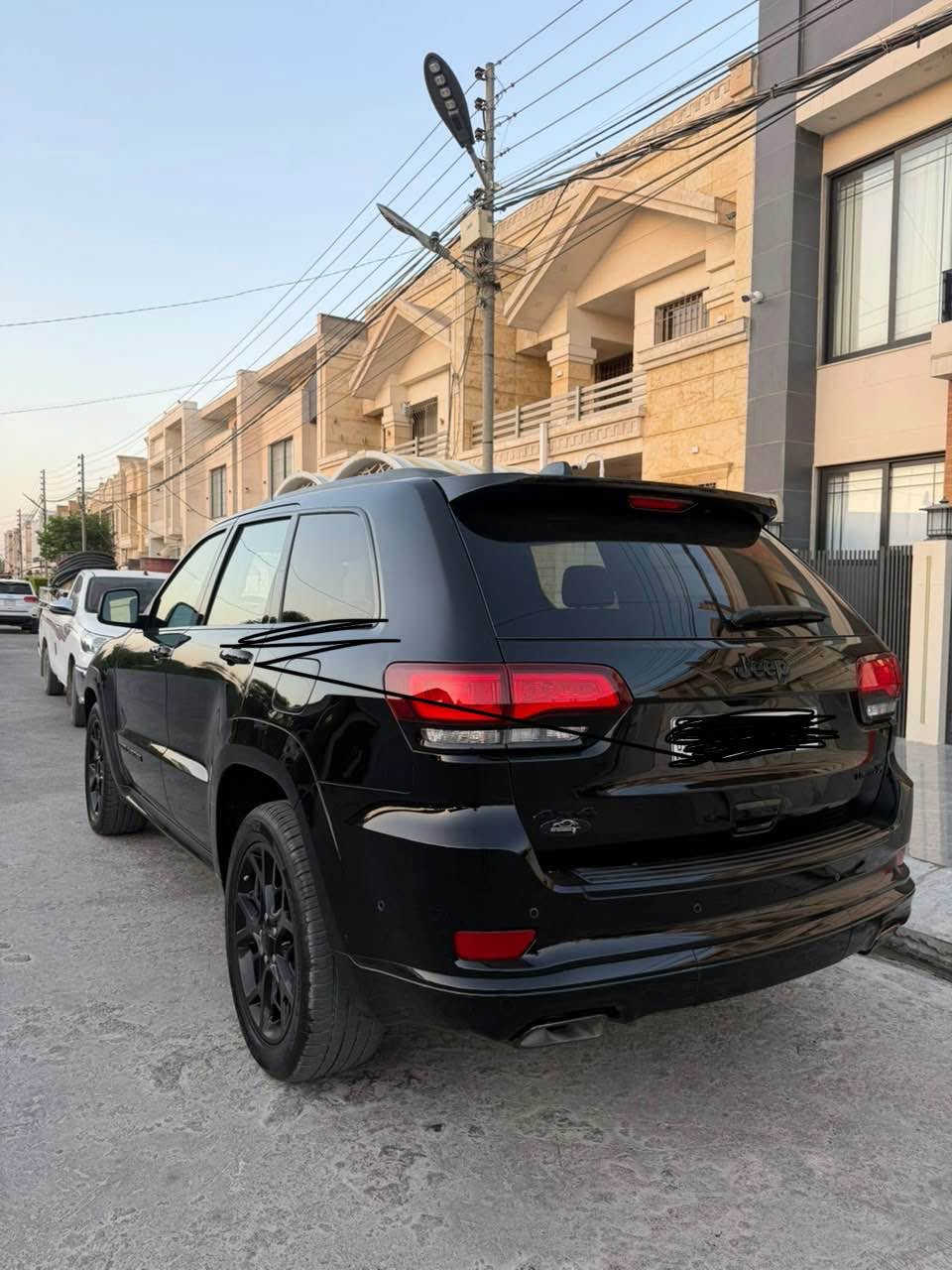 Jeep grand cherokee X limited 
قەپات مواسەفاتە مۆدیل ٢٠٢١ کوشین خەزن و سارد و گەرمە  ئاوێنە ئیتەر و دەبل ئەکسلە ٣٦٠ رادارە و تۆپەی راداریشی هەیە یانی قەپات قەپات مواسەفاتە سەیارەکە کلینە بی قەپ و قۆپ و شوخر هەمووی بە شەرت و ٨٠مایل رۆشتیە  هەموو شتی بیلادیە و سەنەوی و هەموو شتیشی نوێیە داوای ٢٩٠ی لێدەکەم
*********** أربيل, العراق
