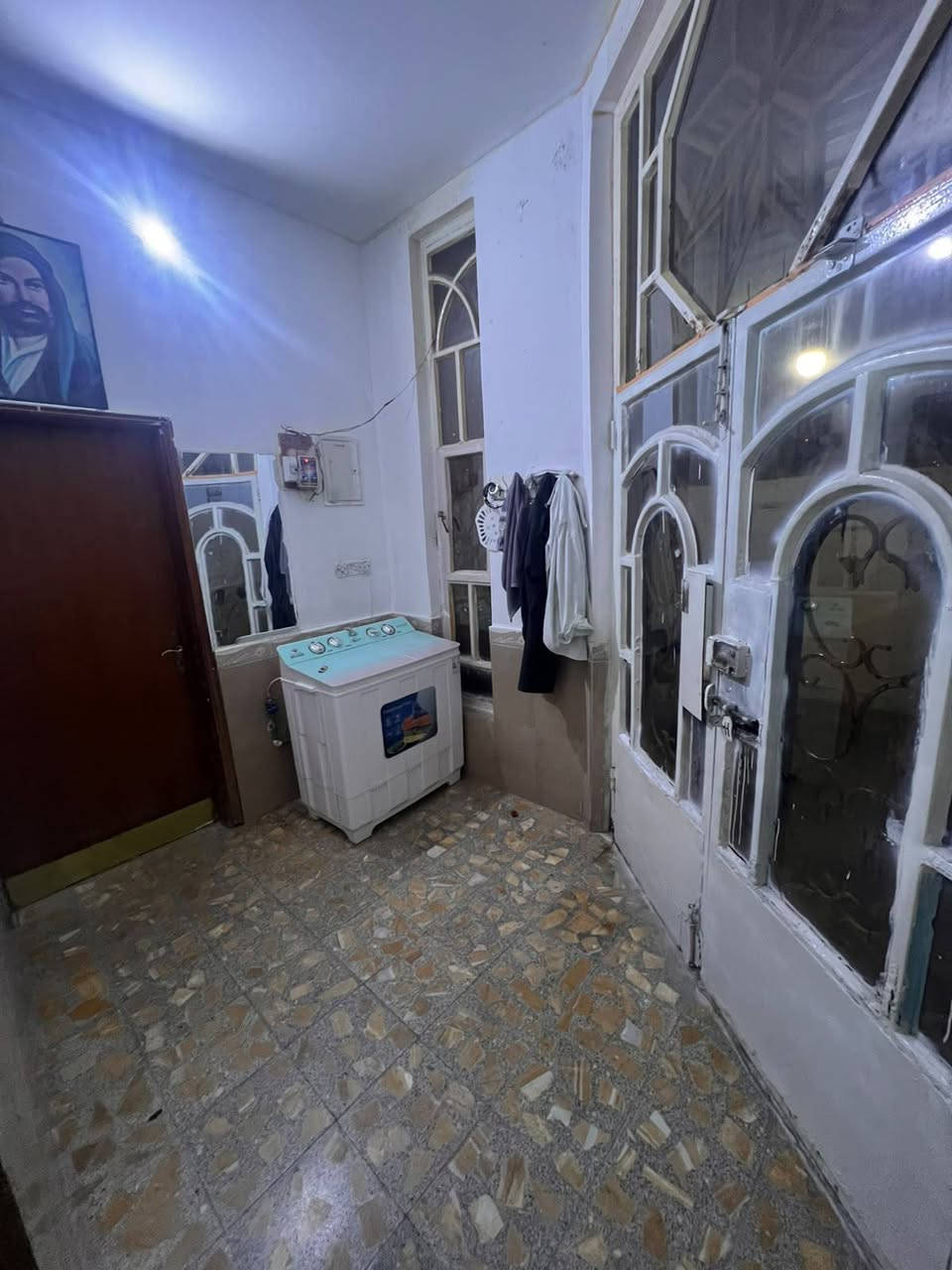 السلام عليكم 
يتوفر بيت للبيع طابو صرف 

في حي لاصدقاء قرب حسينيه ام البنين 
مساحه البيت ١٣٤ متر 
مكون من 
غرف نوم ٤
صاله ٢ 
ديوان ١
حمام ٣ 
وكراج سياره 
 للاتصال 
***********
السعر 210
