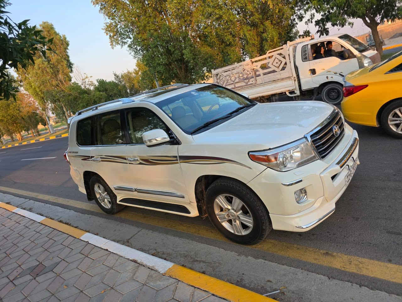 جكساره ٢٠١٣ فول مواصفات رقم بغداد بسمي سياره جديده ماشيه ١٧٠ كم بلاد بيها ٤ قطع صبغ شرط بدون حادث ولا زلغ بل دواخل محرك كير شرط بيع او مراوس السعر ٢٧٥ بي مجال حك الجيه العنوان ديالى بلدروز رقم الهاتف ***********

