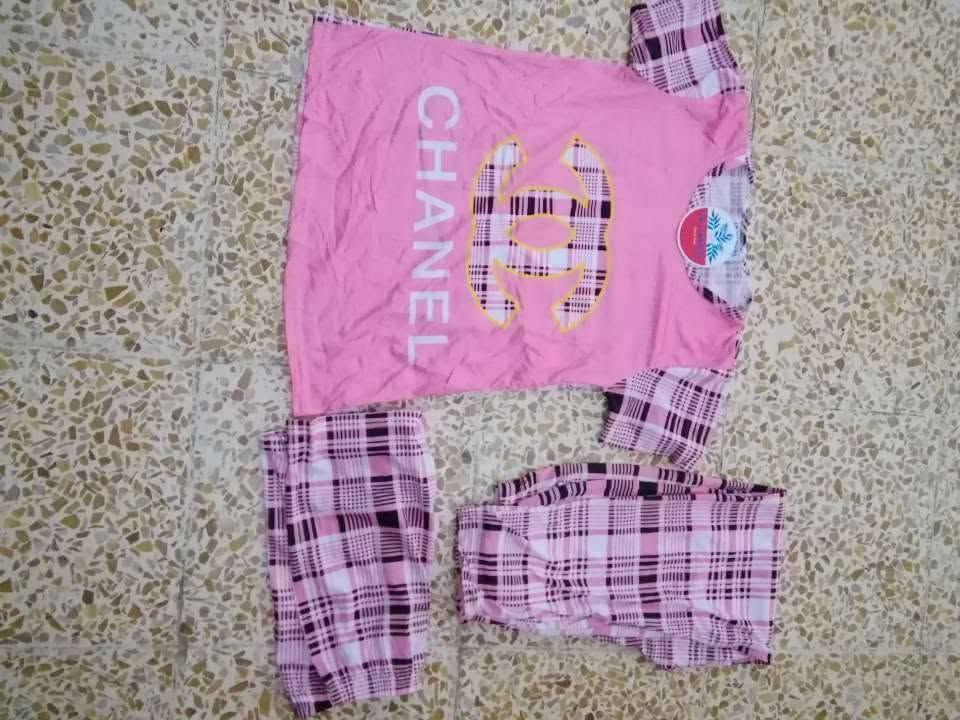 تراك بناتي 3 قطع يبلس من عمر 4سنوات إلى عمر 12سنه بقه كم قطعه السعر🥰 5000الاف الااستفسار عبر الواتساب ***********
