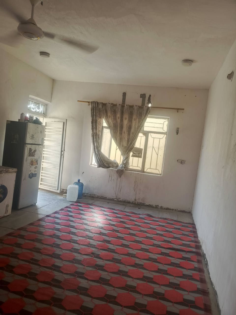بيت للبيع • ٢٠٠م • نضيف