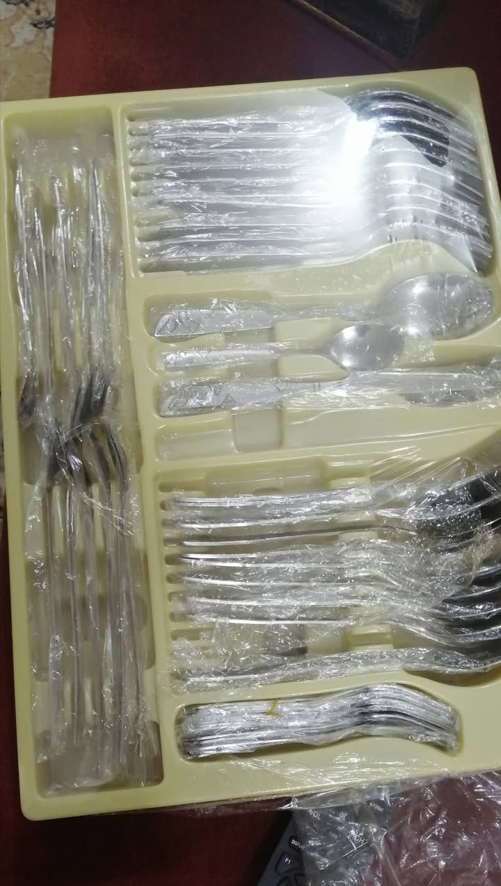 حقيبة تحتوي على ١٠٠ قطعة استسل الاجنبي جديدة للبيع بسعر  ٨٥ الف
