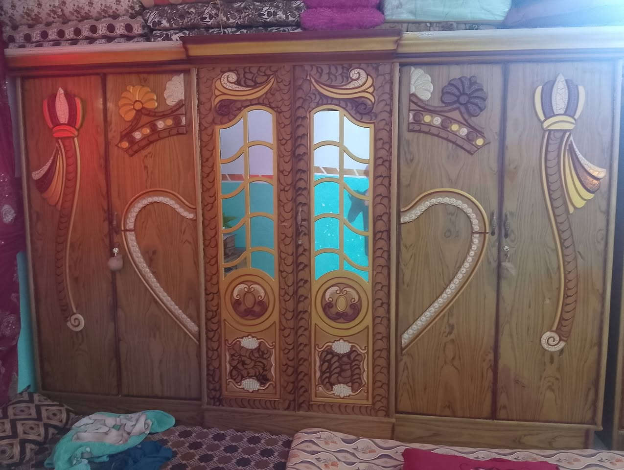 اسلام عليكم غرفة نوم نضيفه جداً مستعملة 4اشهر اختها ب مليون و300واريدها ب900الف مكان بيجي تلزعتر ***********
