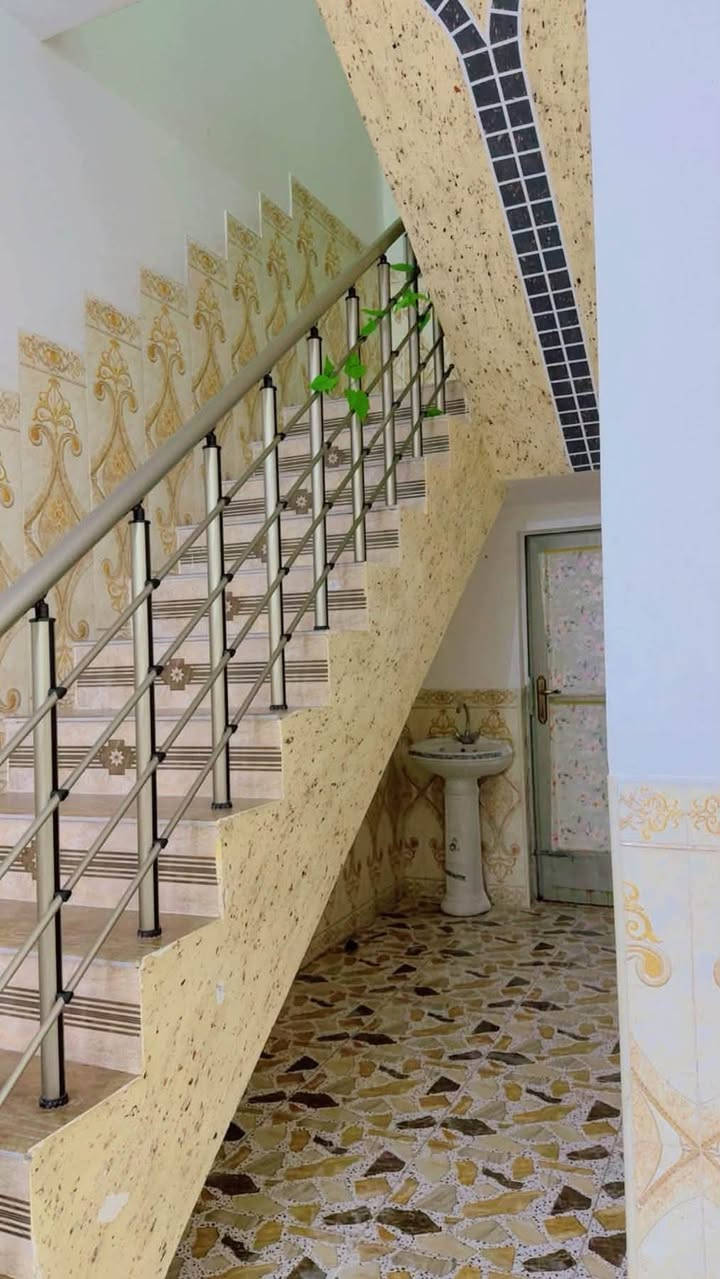 🏠 بيت طابقين للإيجار – حي الشهداء 📍

✨ فول حديث ومرتب وجاهز للسكن

🔹 الطابق الأرضي:
• استقبال
• صالة
• مطبخ
• غرفة نوم
• حمام
• كراج 🚗

🔹 الطابق الثاني:
• غرفة نوم
• حمام

📍 الموقع: حي الشهداء – قريب من مطبخ الخيرات

💰 سعر الإيجار: 375 ألف

📞 للاستفسار:
***********
📱 واتساب: ***********
