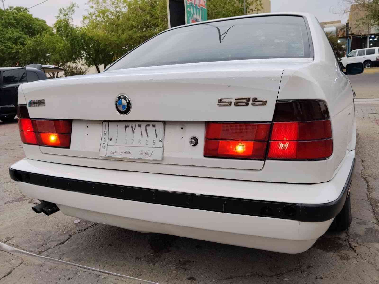 بي ام موديل 90محرك 525بيلادي كير ومحرك شرط جامات كهربائية سلايت كهربائية سياره فول مواصفات بسه كير عادي شرط تحويل وكالة سعر 42بي مجال كليل *********** كركوك, العراق
