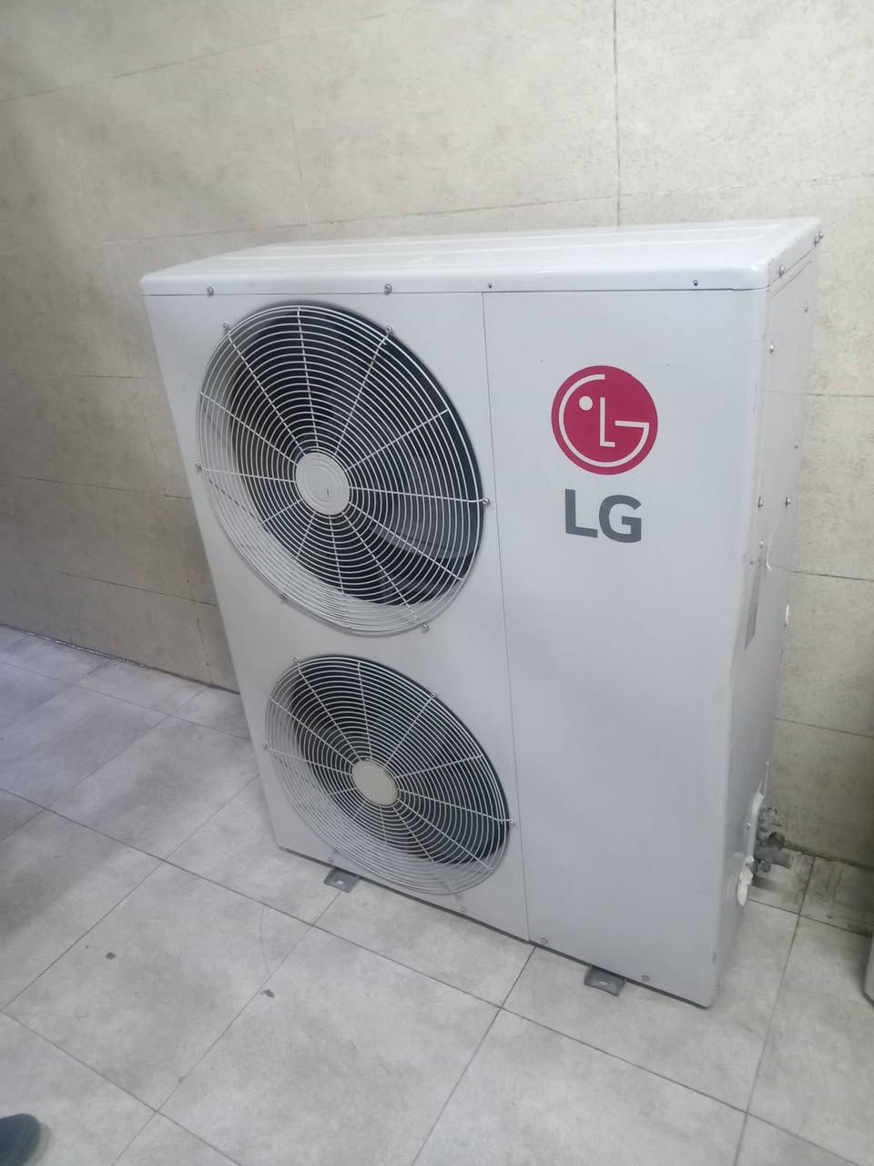 سبلت LG 3 طن كهرباء ثري فيز دبل فان كامل ومقفول غازة ب٩٠٠ وبي مجال كلش نظيف
***********
